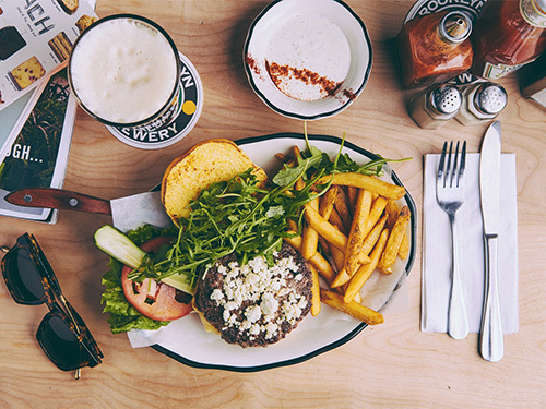 Top cheeseburger restaurant near Upper West Side, New York City serving the best craft burgers.